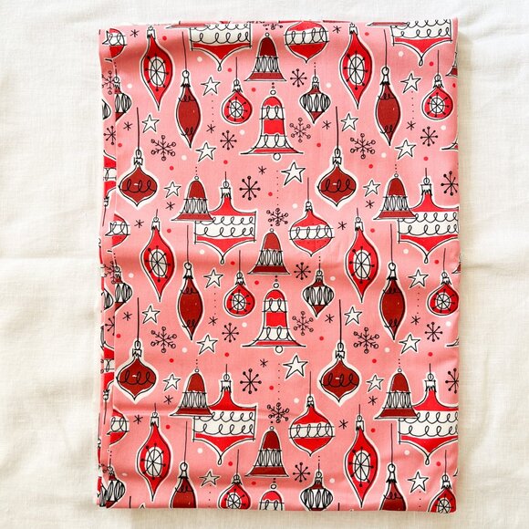 1.9 yd - Jingle Mingle - Vintage Ornaments - Fabric - Picture 1 of 5